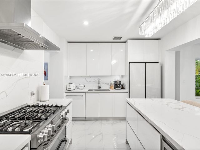 825 SW 23rd Rd 1, Miami, FL 33129