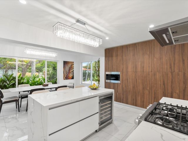 825 SW 23rd Rd 1, Miami, FL 33129