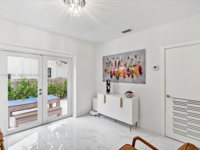 825 SW 23rd Rd 1, Miami, FL 33129