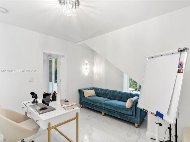 825 SW 23rd Rd 1, Miami, FL 33129