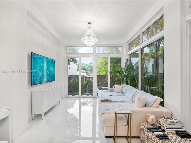 825 SW 23rd Rd 1, Miami, FL 33129