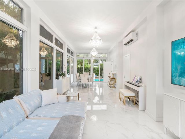 825 SW 23rd Rd 1, Miami, FL 33129