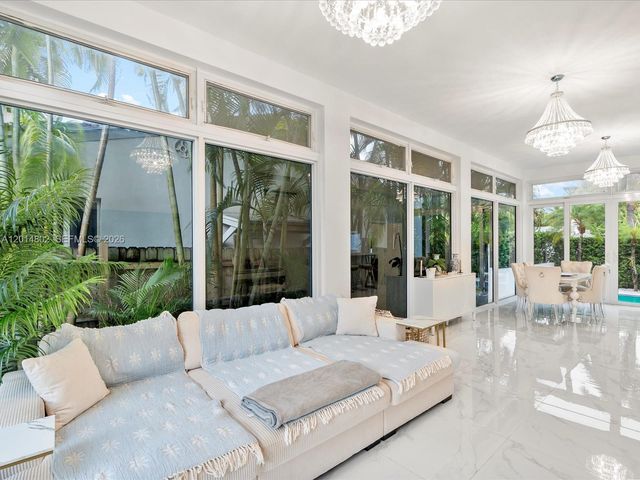 825 SW 23rd Rd 1, Miami, FL 33129