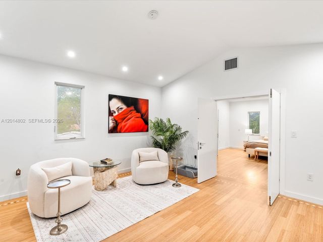 825 SW 23rd Rd 1, Miami, FL 33129