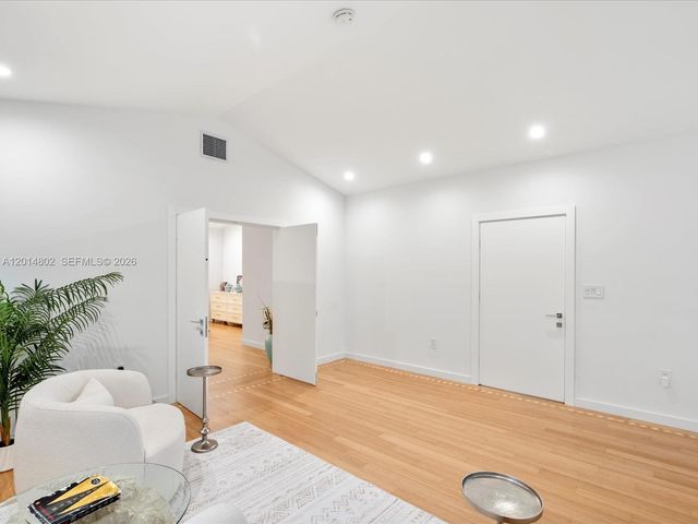 825 SW 23rd Rd 1, Miami, FL 33129
