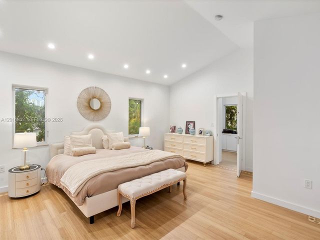 825 SW 23rd Rd 1, Miami, FL 33129
