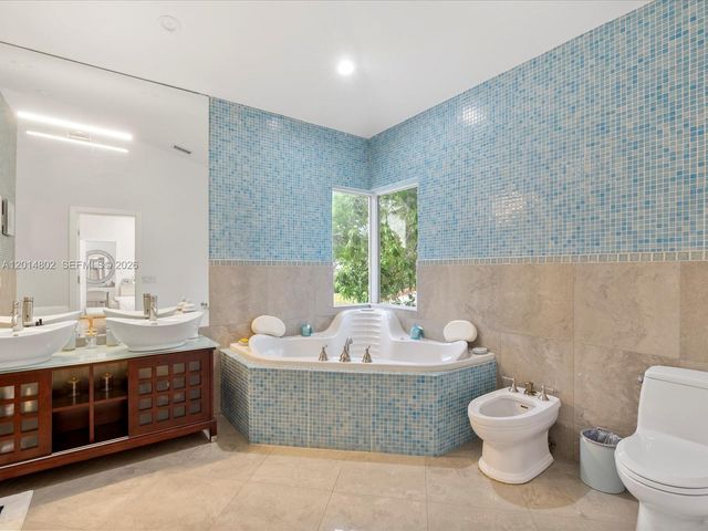 825 SW 23rd Rd 1, Miami, FL 33129