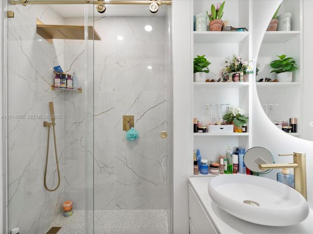 825 SW 23rd Rd 1, Miami, FL 33129