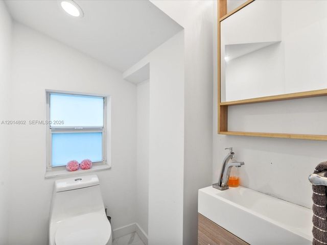 825 SW 23rd Rd 1, Miami, FL 33129