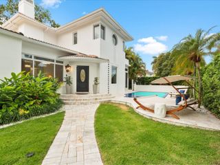 825 SW 23rd Rd 1, Miami, FL 33129