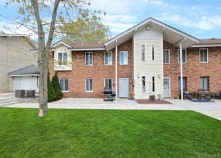 27 Cheyenne Court 27, Coram, NY 11727