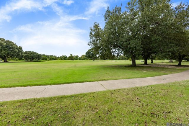 18312 Green Lakes Ct, Baton Rouge, LA 70810