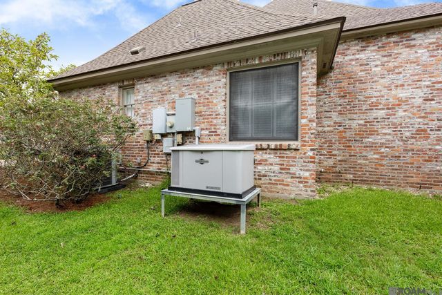 18312 Green Lakes Ct, Baton Rouge, LA 70810
