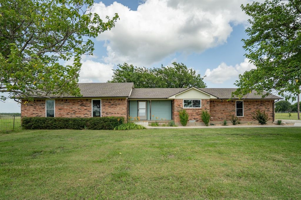 2623 County Road 697, Farmersville, TX 75442