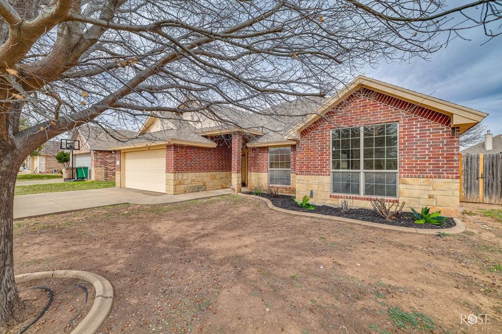 Image 2 of property listing at 3914 Blair Lane, San Angelo, TX 76904