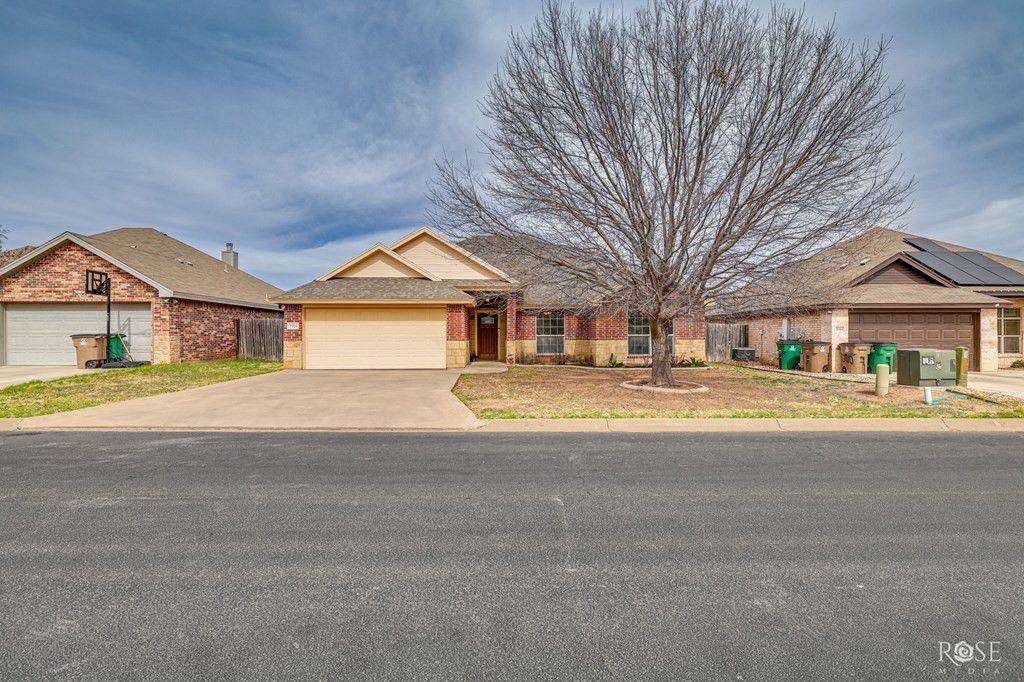 Image 3 of property listing at 3914 Blair Lane, San Angelo, TX 76904
