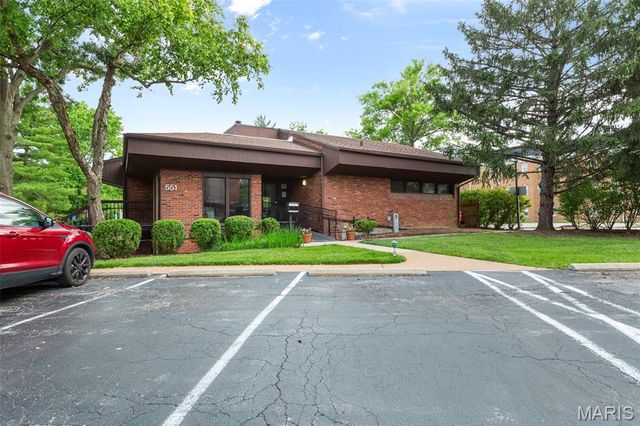 585 Coeur De Royale Drive 301, Creve Coeur, MO 63141