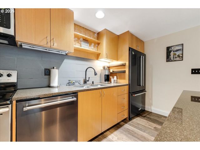 668 MCVEY Ave 12, Lake Oswego, OR 97034