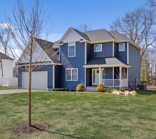 32 Florida Avenue, Medford, NY 11763