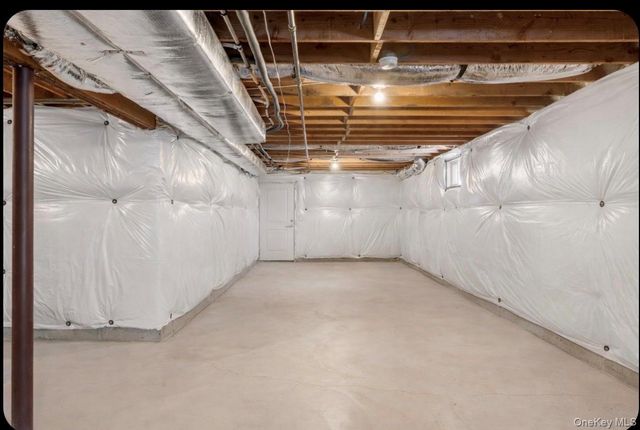 32 Florida Avenue, Medford, NY 11763