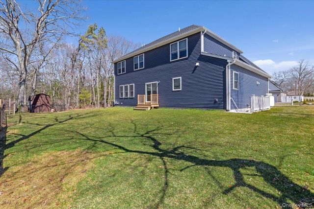 32 Florida Avenue, Medford, NY 11763