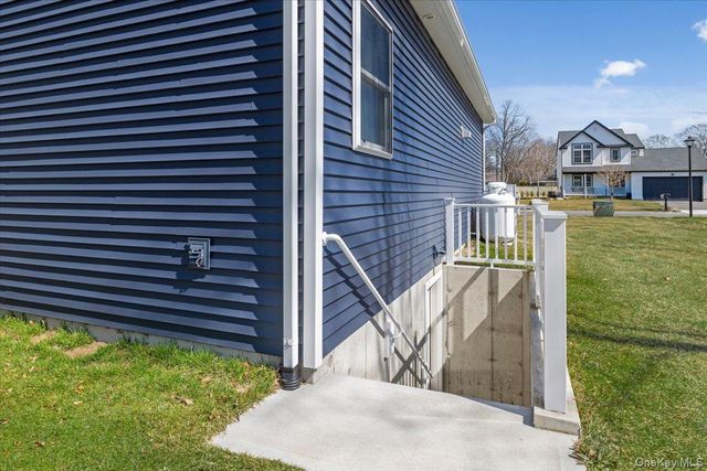 32 Florida Avenue, Medford, NY 11763