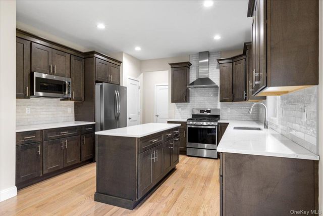 32 Florida Avenue, Medford, NY 11763