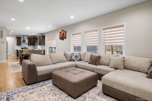 32 Florida Avenue, Medford, NY 11763