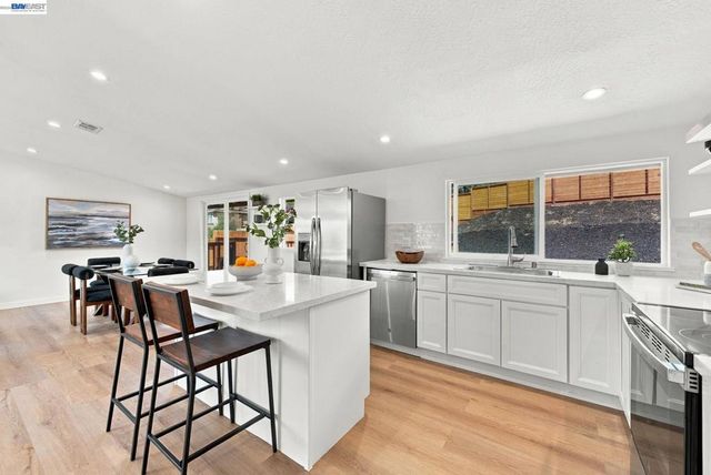 373 Appian Way, Union City, CA 94587