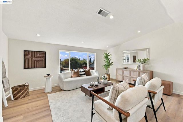 373 Appian Way, Union City, CA 94587