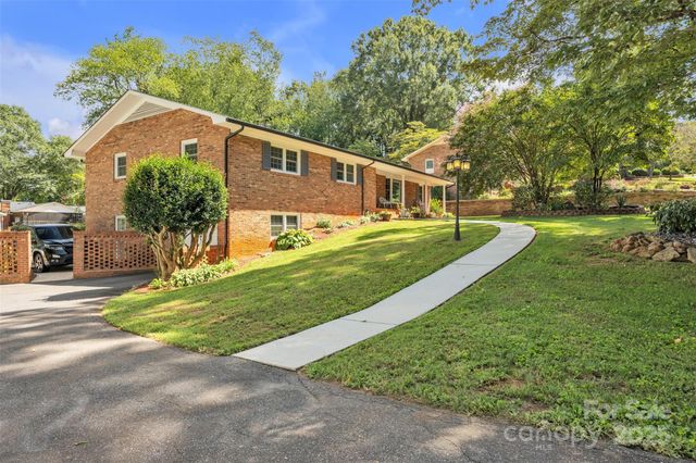 312 2nd Avenue NE, Conover, NC 28613