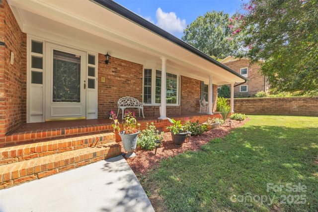 312 2nd Avenue NE, Conover, NC 28613