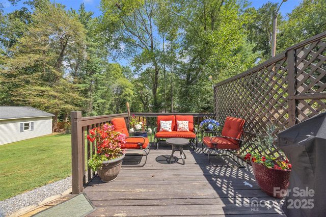 312 2nd Avenue NE, Conover, NC 28613