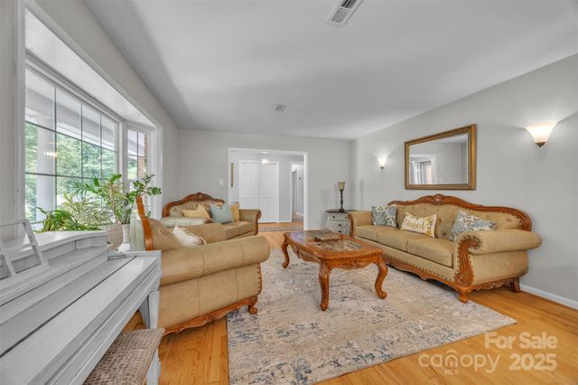 312 2nd Avenue NE, Conover, NC 28613