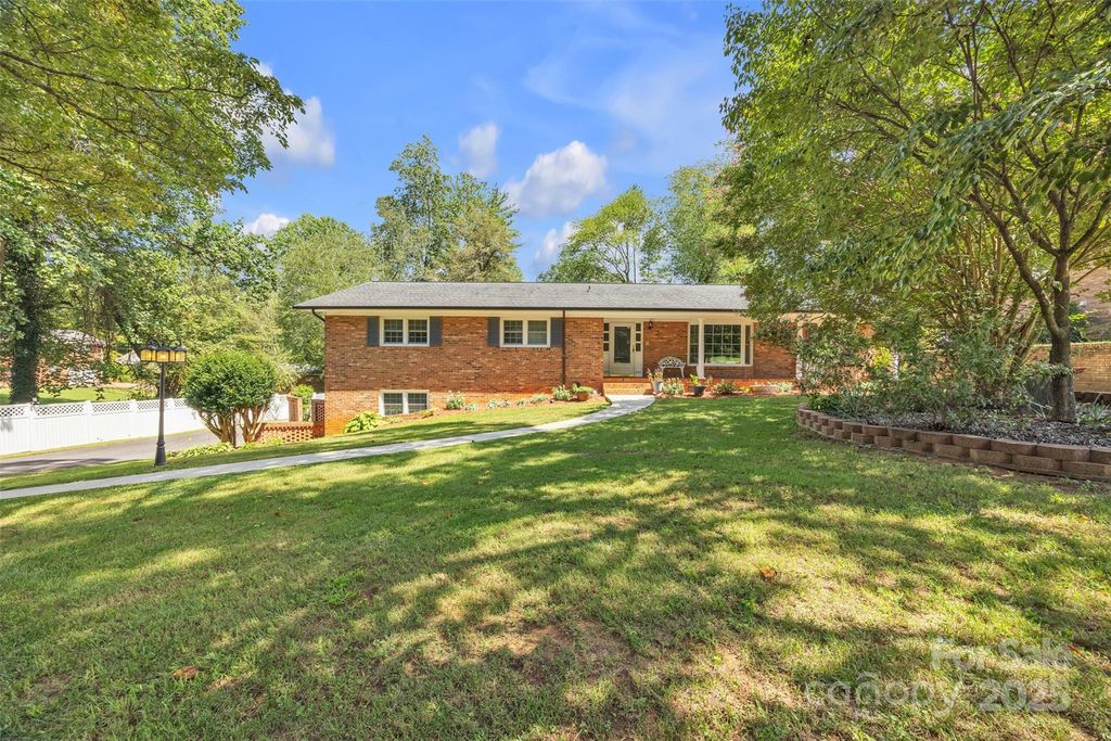 312 2nd Avenue NE, Conover, NC 28613