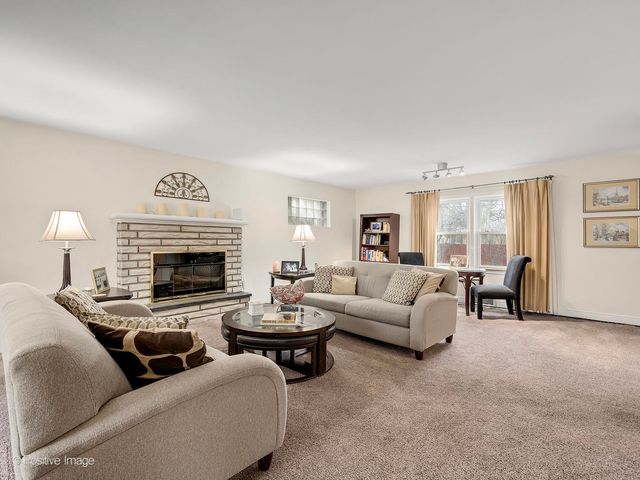 821 N Catherine Avenue, La Grange Park, IL 60526