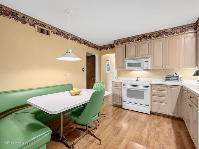 821 N Catherine Avenue, La Grange Park, IL 60526