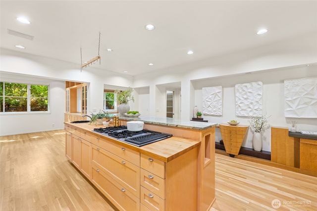 16407 NE 44th Way, Redmond, WA 98052
