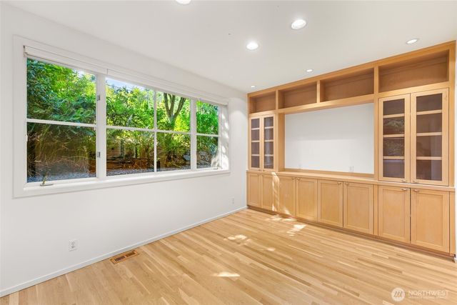 16407 NE 44th Way, Redmond, WA 98052