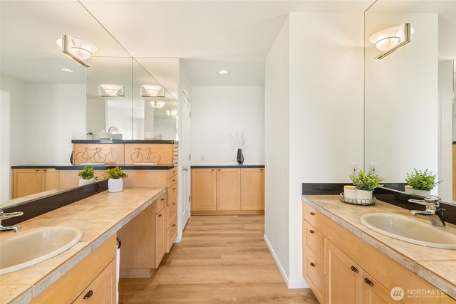 16407 NE 44th Way, Redmond, WA 98052