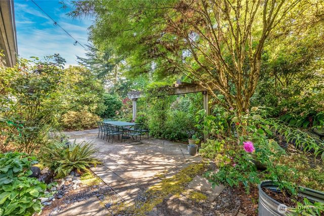 16407 NE 44th Way, Redmond, WA 98052