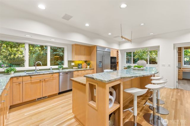 16407 NE 44th Way, Redmond, WA 98052