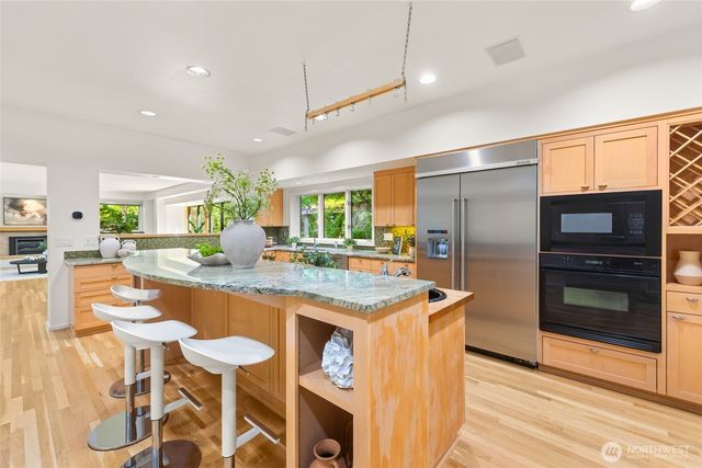16407 NE 44th Way, Redmond, WA 98052