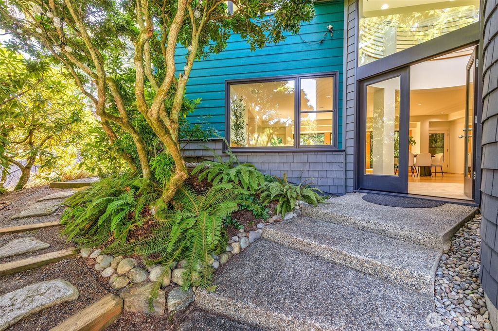16407 NE 44th Way, Redmond, WA 98052