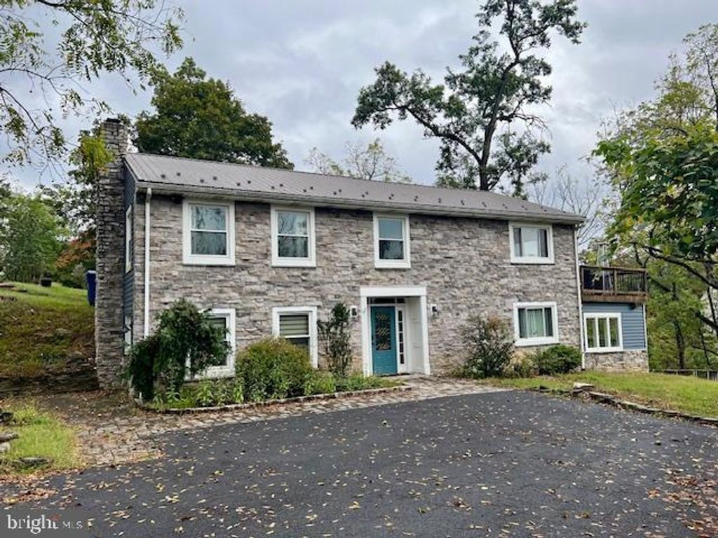 1801 CRUMS MILL RD, Harrisburg, PA 17110