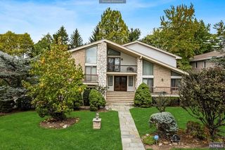 6 Laurie Drive, Englewood Cliffs, NJ 07632