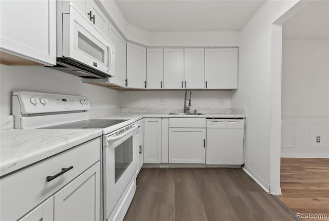 100 W Hickory Grove Road A2, Bloomfield Hills, MI 48304