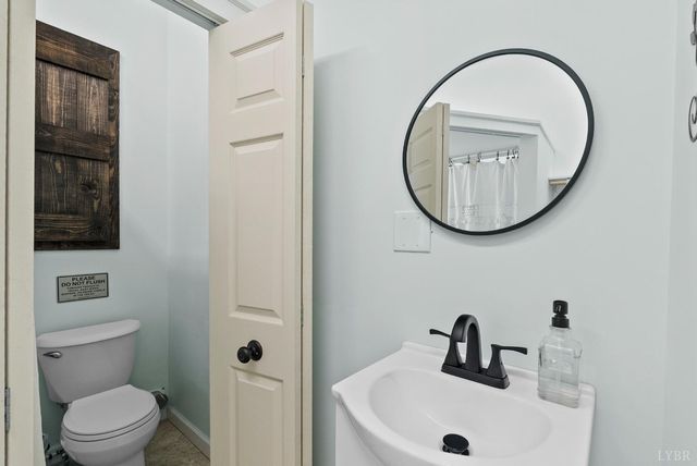 1433 Piney Mountain Road, Appomattox, VA 24522