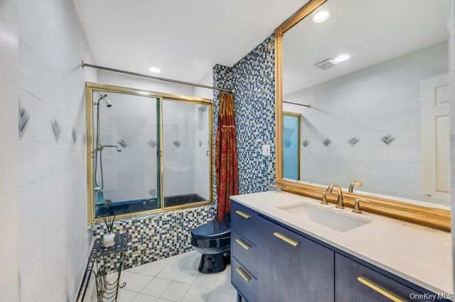 28 Penn Drive, Dix Hills, NY 11746