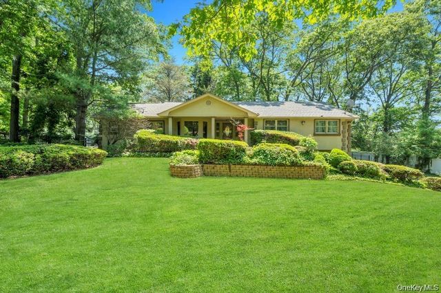 28 Penn Drive, Dix Hills, NY 11746